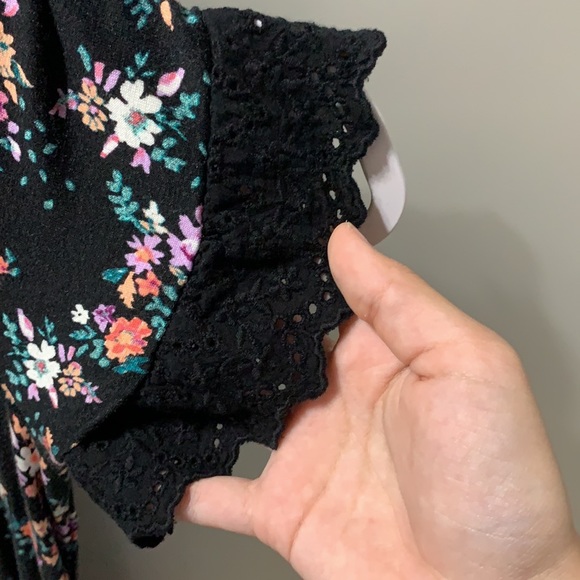 L (10-12) Girls dress black with flowers - Picture 2 of 5